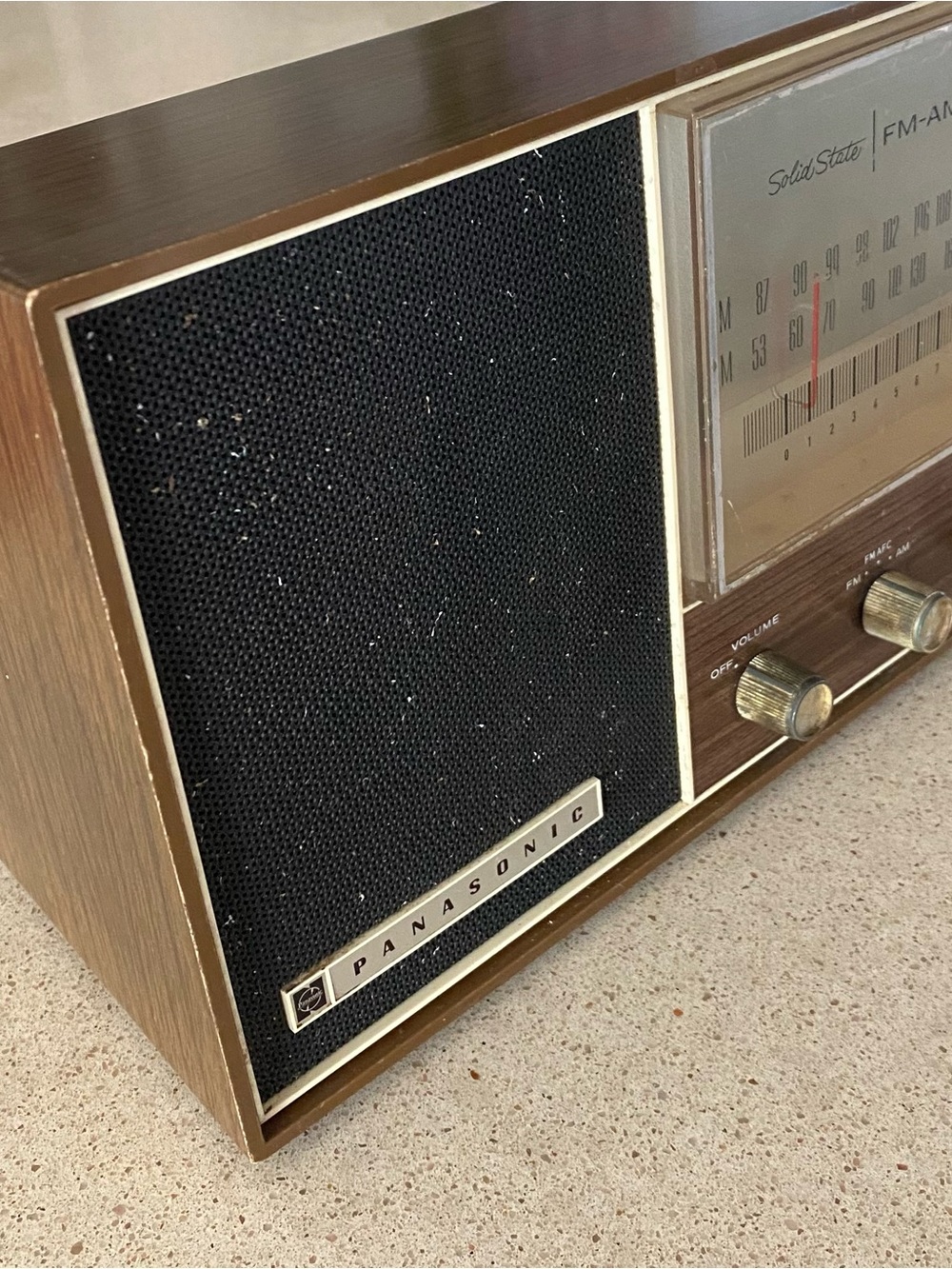 Vintage Panasonic Solid-State FM/AM Radio - Picture 5 of 7